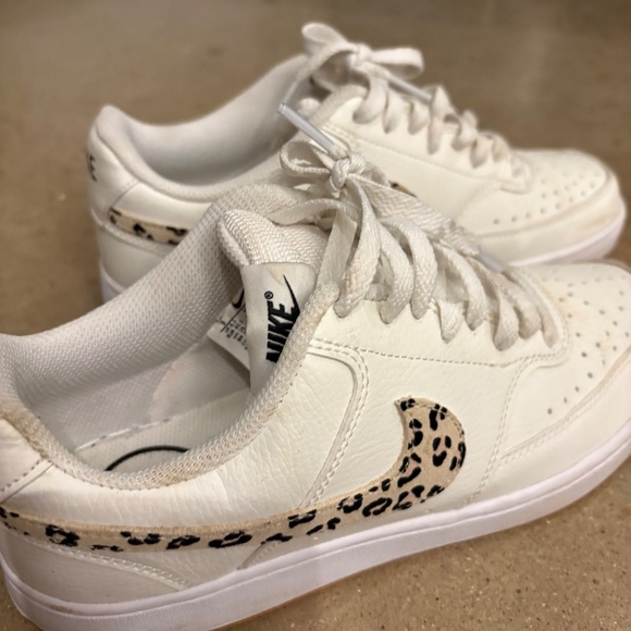 Nikes with leopard - Picture 2 of 4